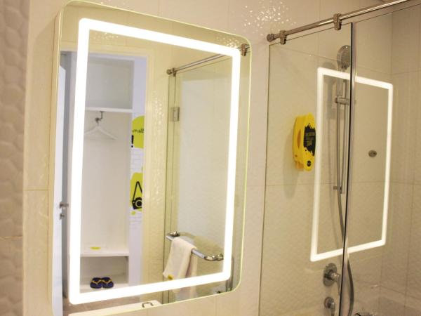 YELLO Hotel Harmoni : photo 8 de la chambre yello room