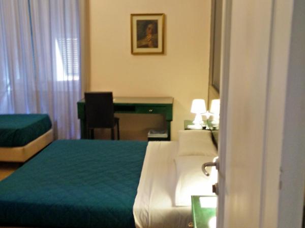 Hotel Suisse : photo 3 de la chambre chambre triple