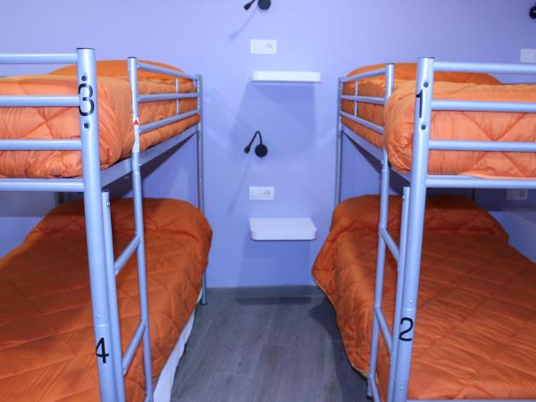Albergue Linares : photo 1 de la chambre lit dans dortoir mixte de 8 lits 