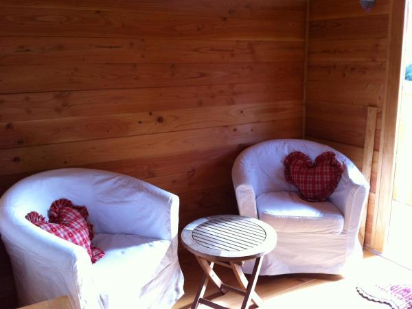 Le Mas Saint Donat : photo 2 de la chambre roulotte (2 adultes)