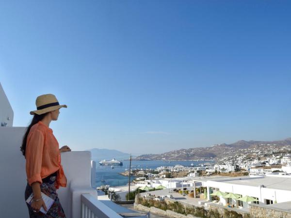 Myconian Korali Relais & Chateaux : photo 6 de la chambre chambre double de luxe - rinia - vue latérale sur mer