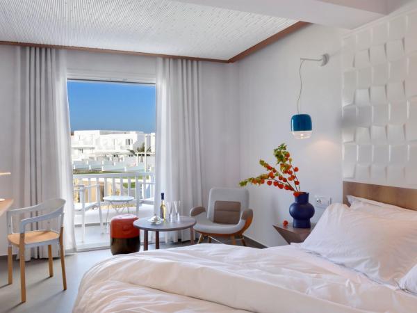 Myconian Korali Relais & Chateaux : photo 3 de la chambre chambre double de luxe - rinia - vue latérale sur mer