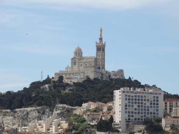 Escale Oceania Marseille Vieux Port : photo 6 de la chambre chambre double supérieure - vue latérale sur vieux port