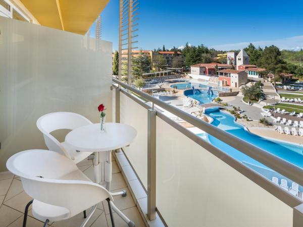 Hotel Garden Istra Plava Laguna : photo 6 de la chambre chambre communicante premium avec balcon - côté piscine