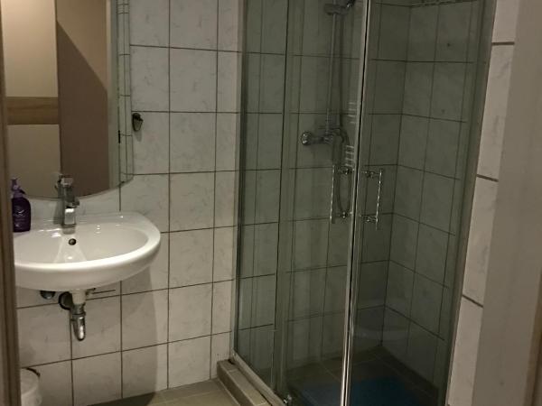 Cáfe 168 : photo 4 de la chambre chambre lits jumeaux (1-2 adultes)