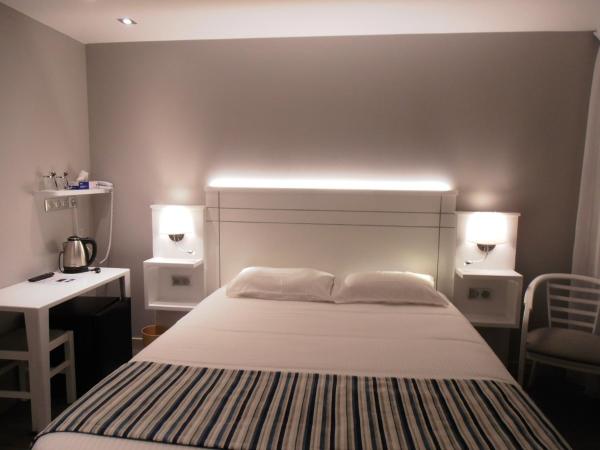 Hôtel Valencia : photo 2 de la chambre chambre double avec terrasse