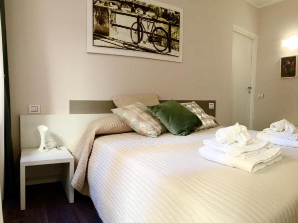 B&B Valverde : photo 3 de la chambre chambre double avec salle de bains privative