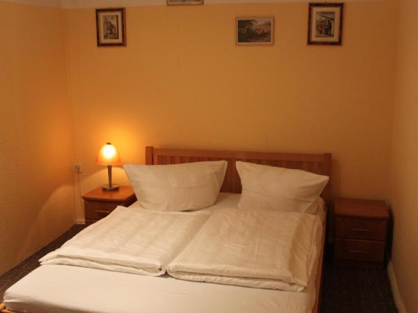 Hotel-Pension Adamshof : photo 4 de la chambre chambre double avec salle de bains commune
