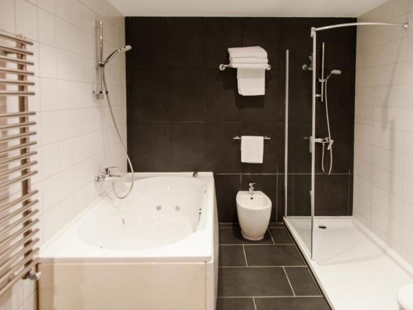 Hotel Avenida : photo 4 de la chambre suite