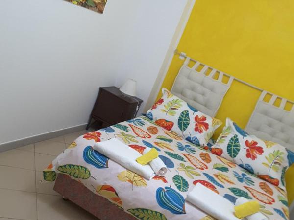 B&B Odeon : photo 6 de la chambre chambre double avec salle de bains privative séparée et balcon