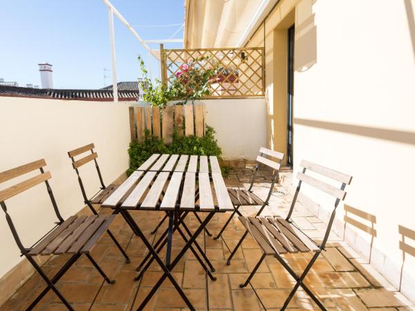 Black Swan Hostel Sevilla : photo 4 de la chambre chambre familiale avec terrasse 