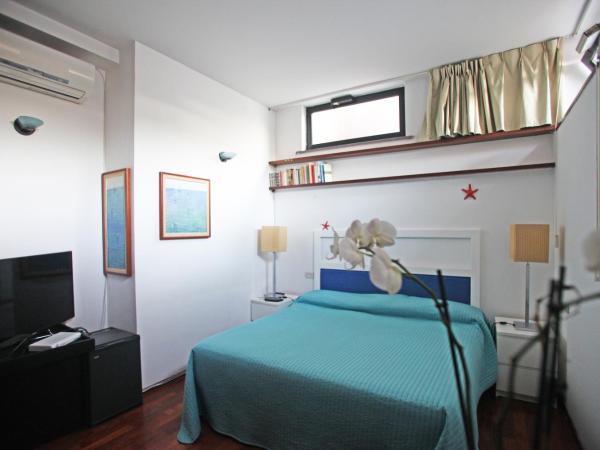 Residenza L'Isola Capri : photo 10 de la chambre chambre double avec salle de bains privative séparée