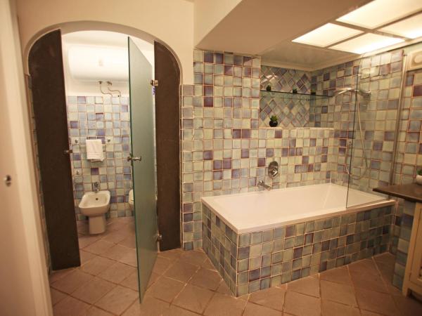 Residenza L'Isola Capri : photo 7 de la chambre chambre double avec salle de bains privative séparée