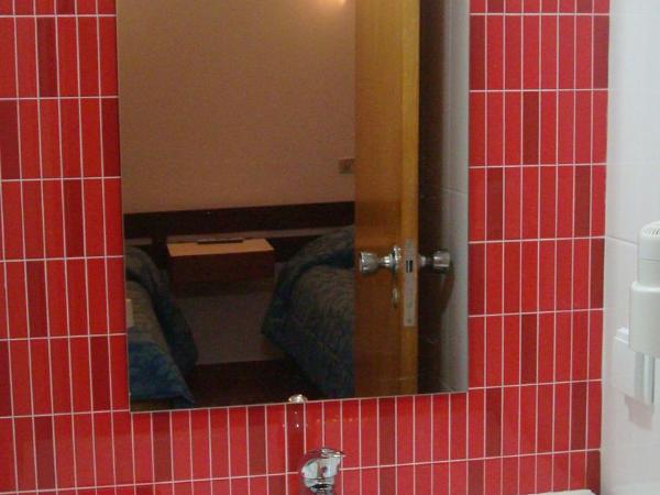 Residência Aviz : photo 2 de la chambre chambre double avec salle de bains privative