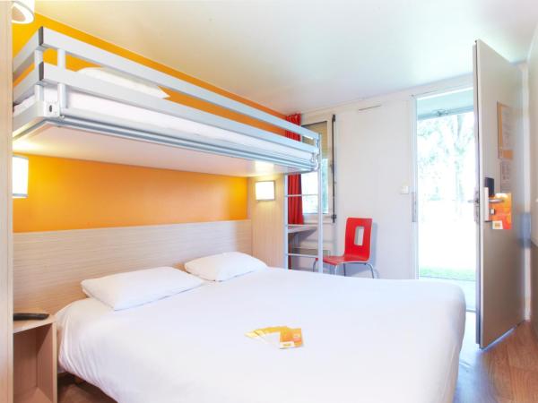 Premiere Classe Reims Sud - Bezannes : photo 1 de la chambre chambre triple (1 lit double et 1 lit simple)