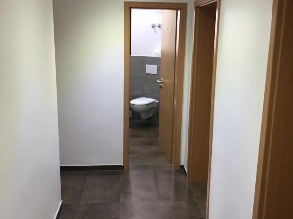 Hotel Restaurant Kroatia : photo 2 de la chambre chambre simple avec toilettes et douche communes