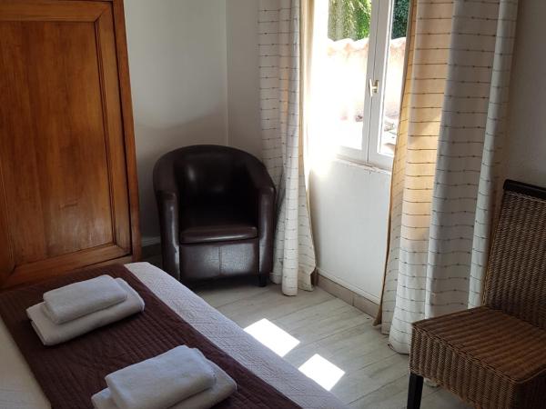 Hôtel Restaurant Le Provençal : photo 9 de la chambre chambre familiale