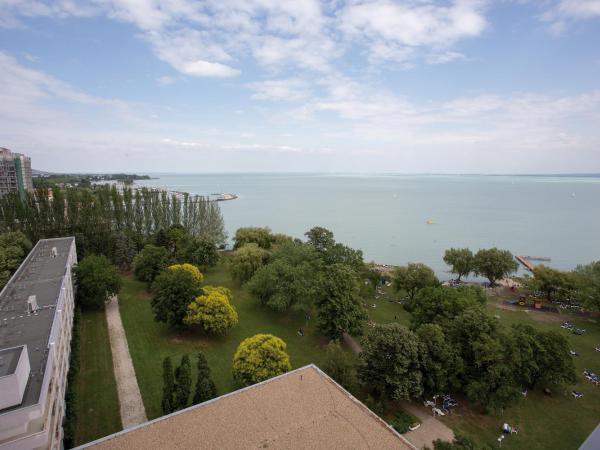 Danubius Hotel Marina : photo 8 de la chambre suite avec balcon et climatisation