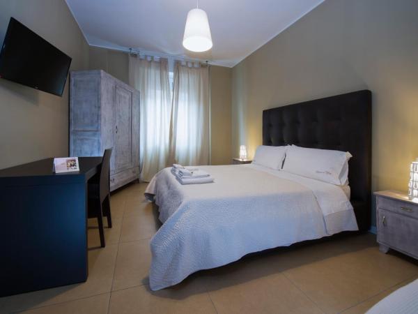 Tiffany Rooms : photo 3 de la chambre chambre lits jumeaux avec salle de bains privative séparée