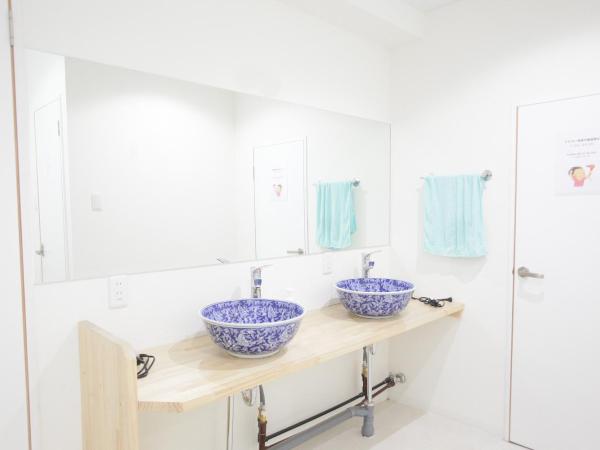 Casa Blanca Guesthouse : photo 5 de la chambre 8-bed female dormitory room with shared bathroom 