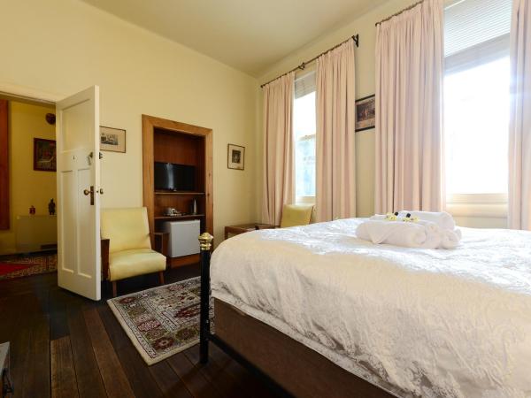 Edinburgh Gallery Bed & Breakfast : photo 10 de la chambre chambre lit queen-size avec salle de bains commune 