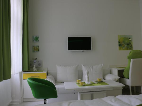 CH-Hotel Luka : photo 3 de la chambre studio avec baignoire spa
