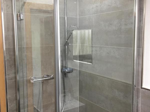 Hotel Restaurant Kroatia : photo 4 de la chambre chambre simple avec toilettes et douche communes