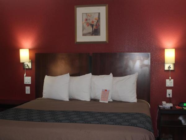 Americas Best Value Inn-Near NRG Park/Medical Center : photo 5 de la chambre chambre lit king-size - fumeurs