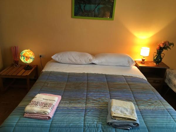 House Steccuto : photo 4 de la chambre chambre double ou lits jumeaux - vue sur jardin