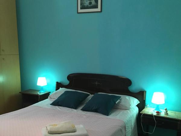 House Steccuto : photo 7 de la chambre chambre double ou lits jumeaux - vue sur jardin