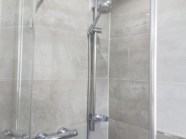 Hotel Restaurant Kroatia : photo 6 de la chambre chambre simple avec toilettes et douche communes