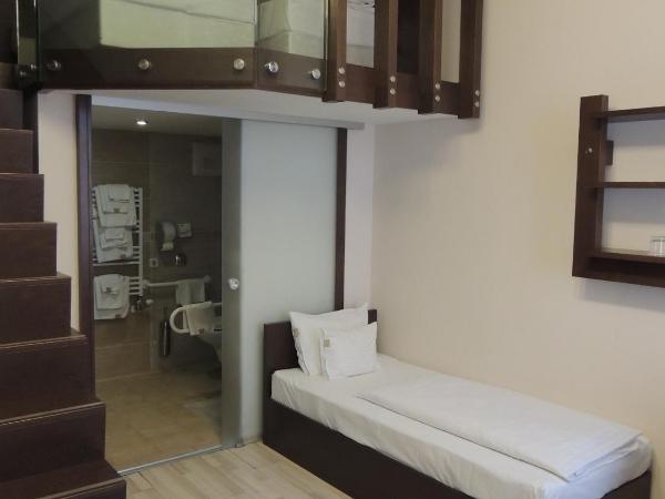 Soleil Apartman Szeged : photo 5 de la chambre chambre triple - accessible aux personnes à mobilité réduite
