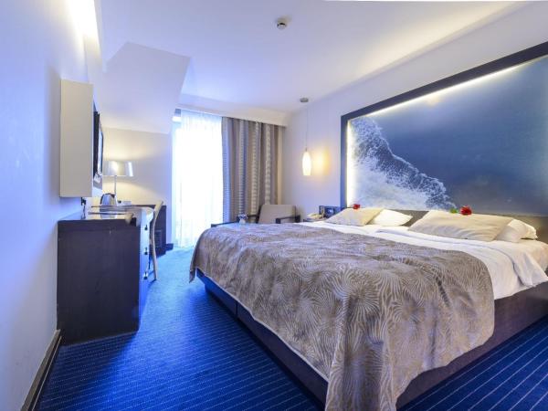 Hotel Lapad : photo 8 de la chambre chambre double ou lits jumeaux classique avec balcon et vue sur bord de mer