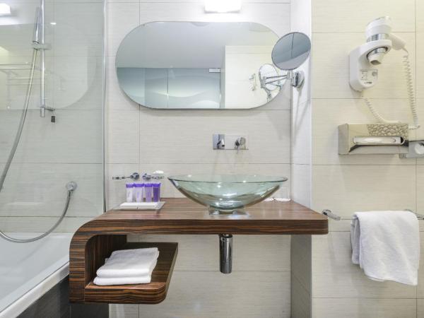 Hotel Lapad : photo 9 de la chambre chambre double ou lits jumeaux classique avec balcon et vue sur bord de mer