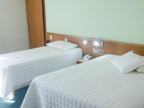 Rede Andrade San Martin : photo 4 de la chambre chambre triple standard avec 1 lit double et 1 lit simple