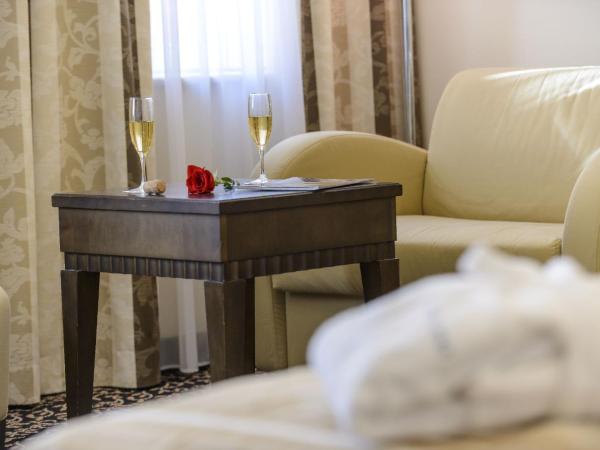 Hotel Lapad : photo 5 de la chambre suite junior - vue sur port de plaisance