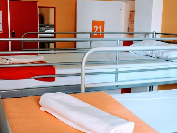 Feetup Home Backpackers Valencia : photo 3 de la chambre lit dans dortoir mixte de 6 lits