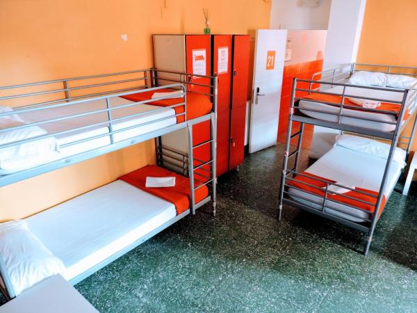 Feetup Home Backpackers Valencia : photo 2 de la chambre lit dans dortoir mixte de 6 lits
