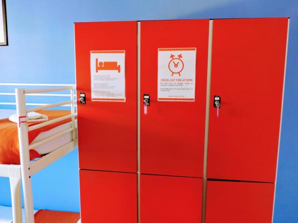 Feetup Home Backpackers Valencia : photo 4 de la chambre lit dans dortoir de 12 lits