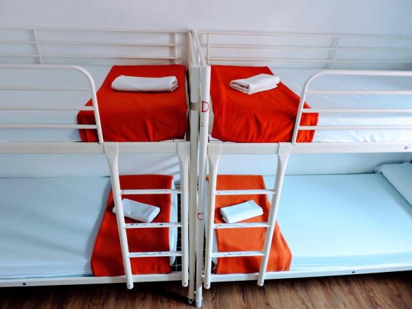 Feetup Home Backpackers Valencia : photo 3 de la chambre lit dans dortoir 6 lits