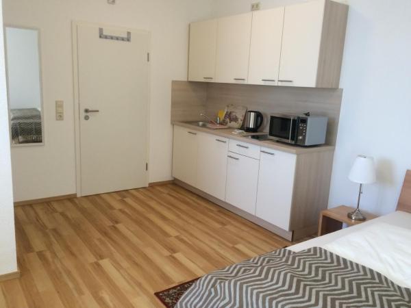 Villa Marie Mannheim : photo 7 de la chambre appartement avec terrasse - rez-de-chaussée (2)