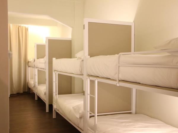 Poshtel Bilbao - Premium Hostel : photo 1 de la chambre pilgrim - lits superposés dans dortoir mixte 18 lits avec salle de bains commune