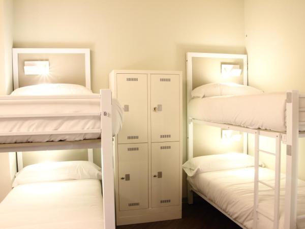 Poshtel Bilbao - Premium Hostel : photo 2 de la chambre lits superposés de luxe dans dortoirs mixtes 4, 6, 8 lits avec salle de bains privative