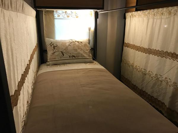 Siriwan Hostel : photo 5 de la chambre lit simple dans dortoir mixte