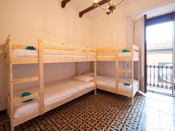 Bed in Girona : photo 4 de la chambre lit dans dortoir pour femmes de 6 lits