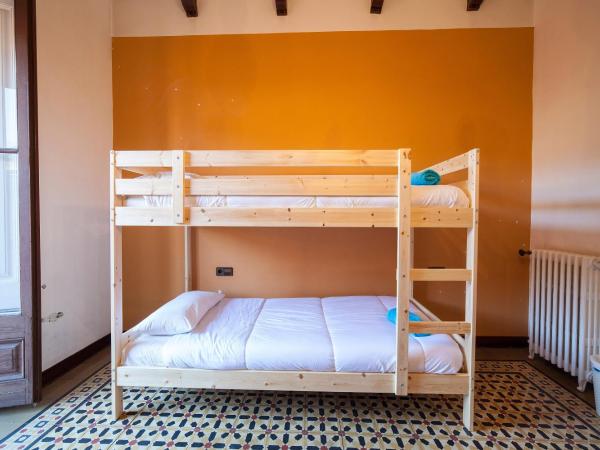 Bed in Girona : photo 5 de la chambre lit dans dortoir pour femmes de 6 lits