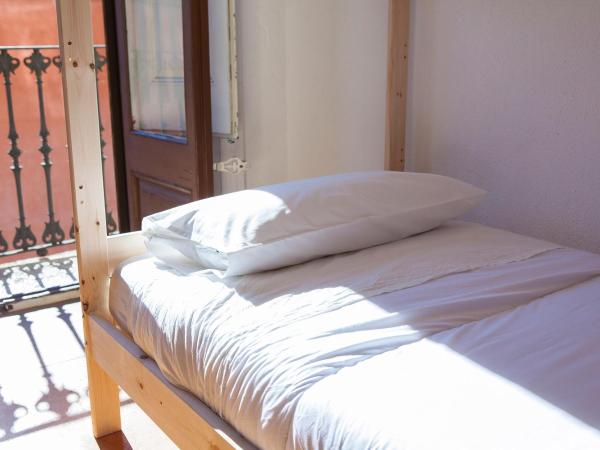 Bed in Girona : photo 6 de la chambre lit dans dortoir mixte de 6 lits