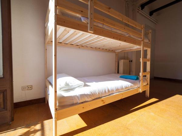 Bed in Girona : photo 5 de la chambre lit dans dortoir mixte de 6 lits