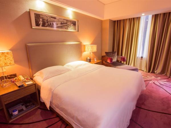 La Perle International Hotel - Free shuttle between hotel and Exhibition Center during Canton Fair & Exhibitor registration Counter : photo 3 de la chambre chambre supérieure lit queen-size