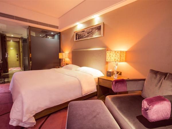 La Perle International Hotel - Free shuttle between hotel and Exhibition Center during Canton Fair & Exhibitor registration Counter : photo 6 de la chambre chambre supérieure lit queen-size